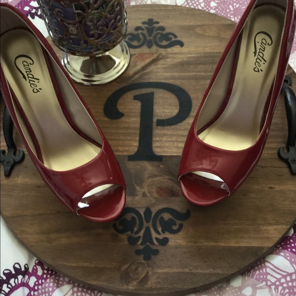 Red pumps